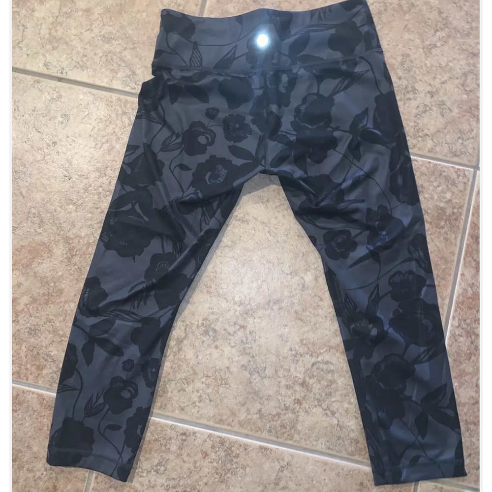 LULULEMON Wunder Under crop II 6 EUC Floral print Full on Luxtreme BEAUTIFUL